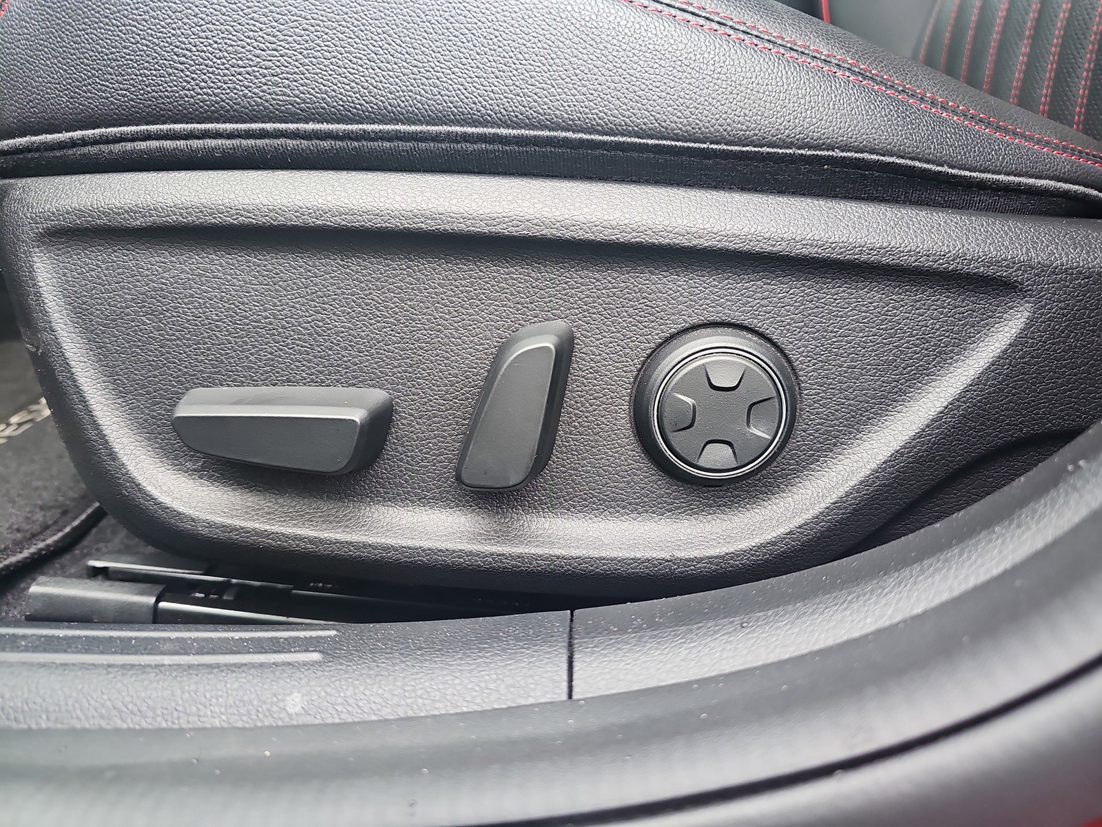 Used 2025 Genesis G70 2.5T w/ Sport Prestige Package image 15