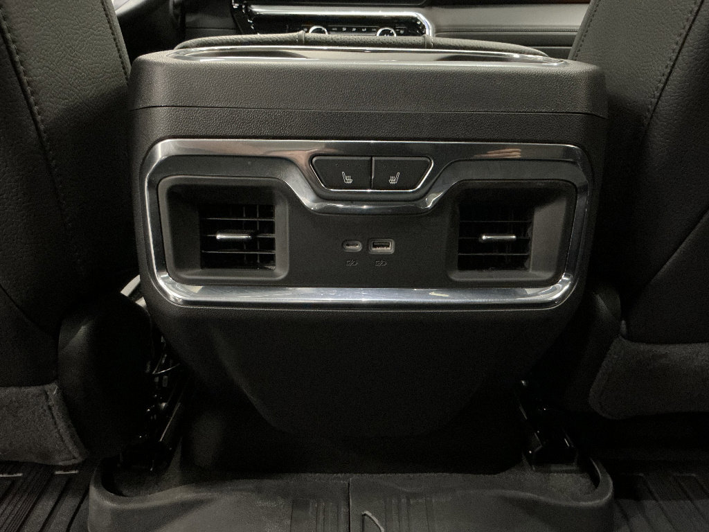 Used 2025 GMC Sierra 3500 Denali w/ Denali Reserve Package AWD/4WD image 31