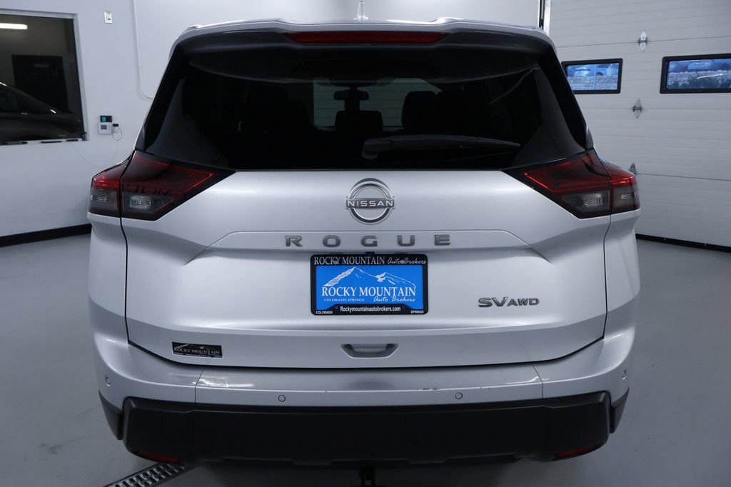 Used 2024 Nissan Rogue SV image 6