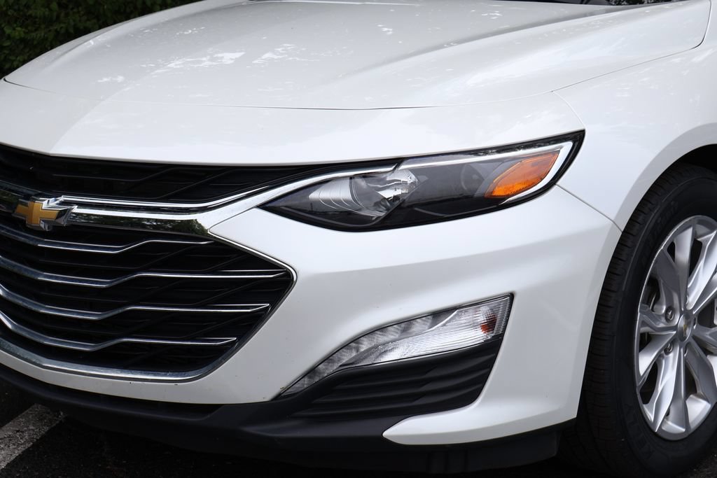 Used 2019 Chevrolet Malibu LT w/ Driver Confidence Package II FWD image 3
