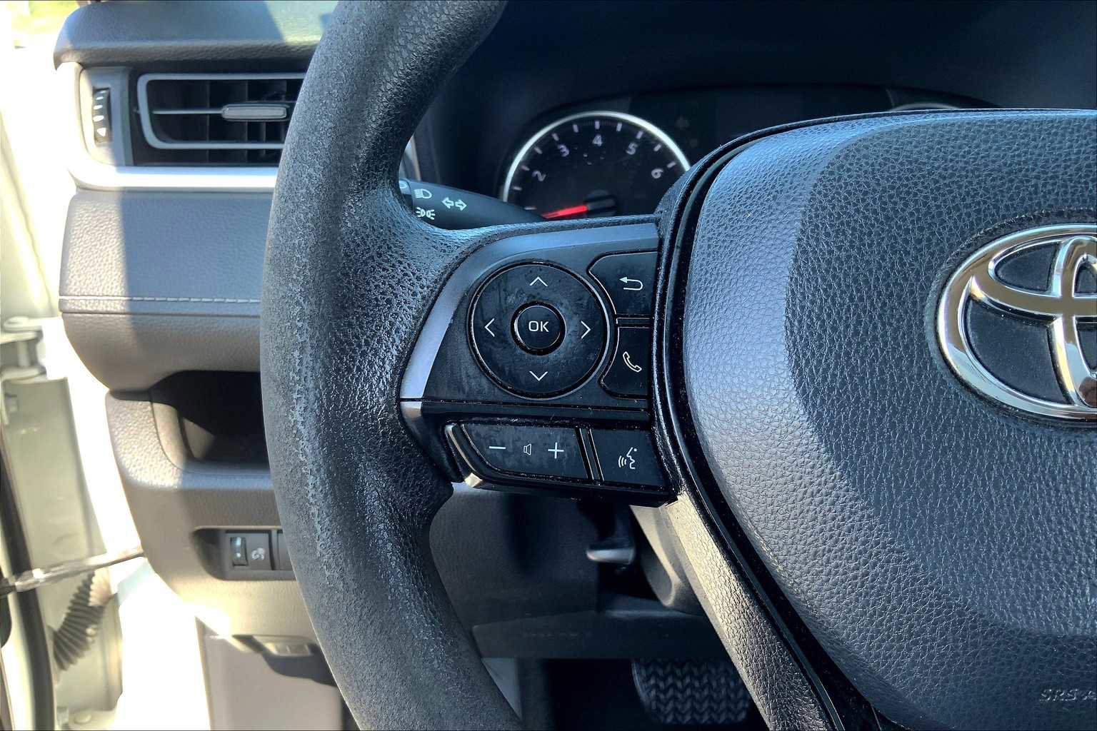 Used 2022 Toyota RAV4 XLE FWD image 23