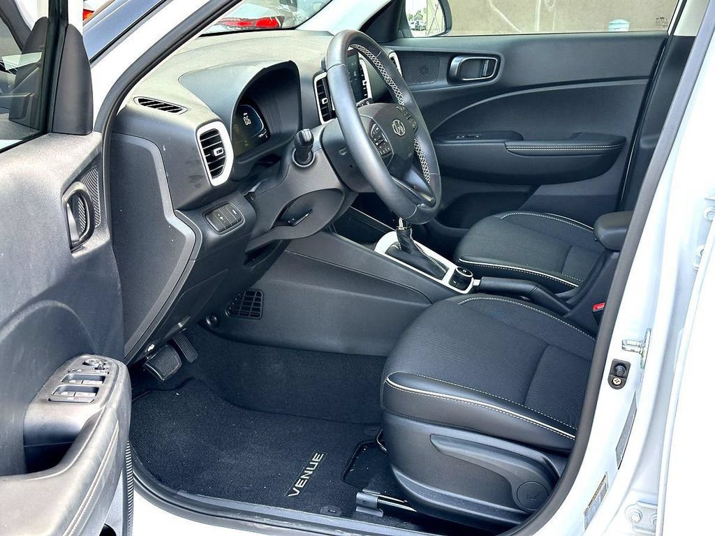 Used 2026 Hyundai Venue SEL FWD image 13