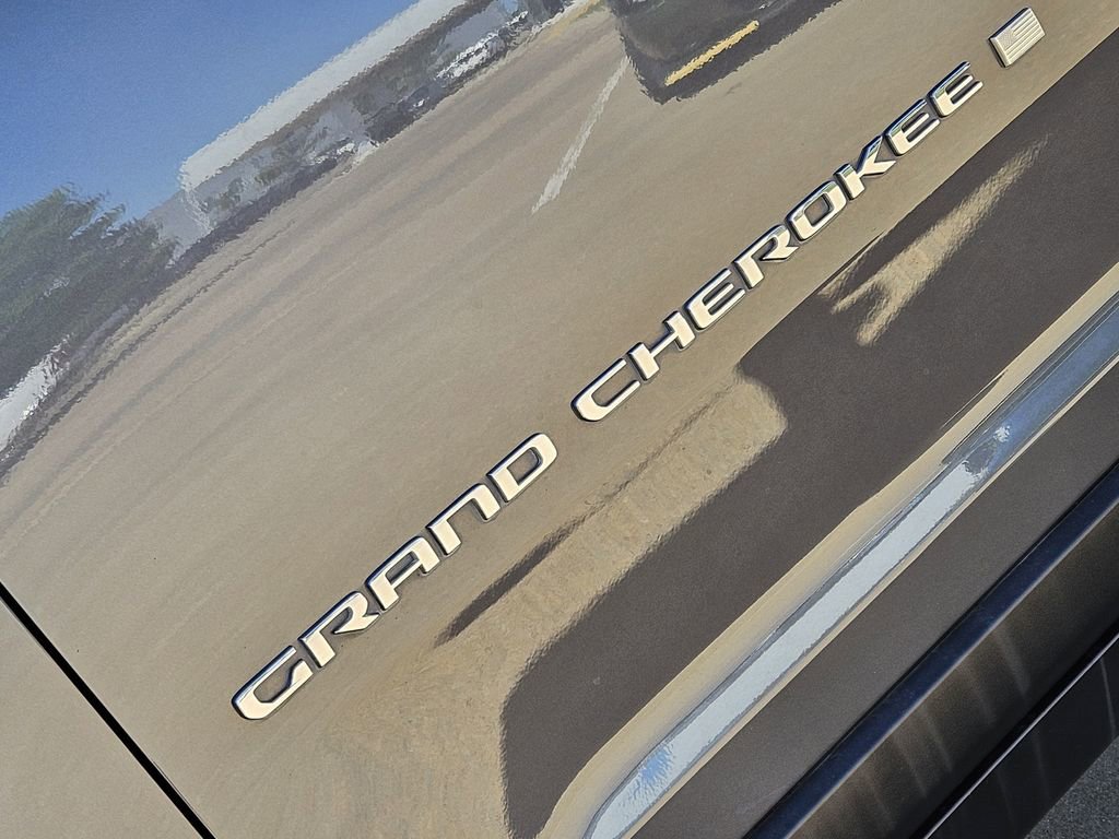 Used 2022 Jeep Grand Cherokee Limited AWD/4WD image 15