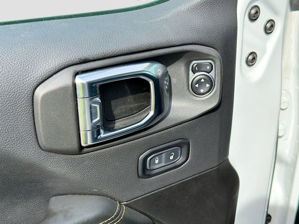 Used 2025 Jeep Wrangler Unlimited Sahara image 19