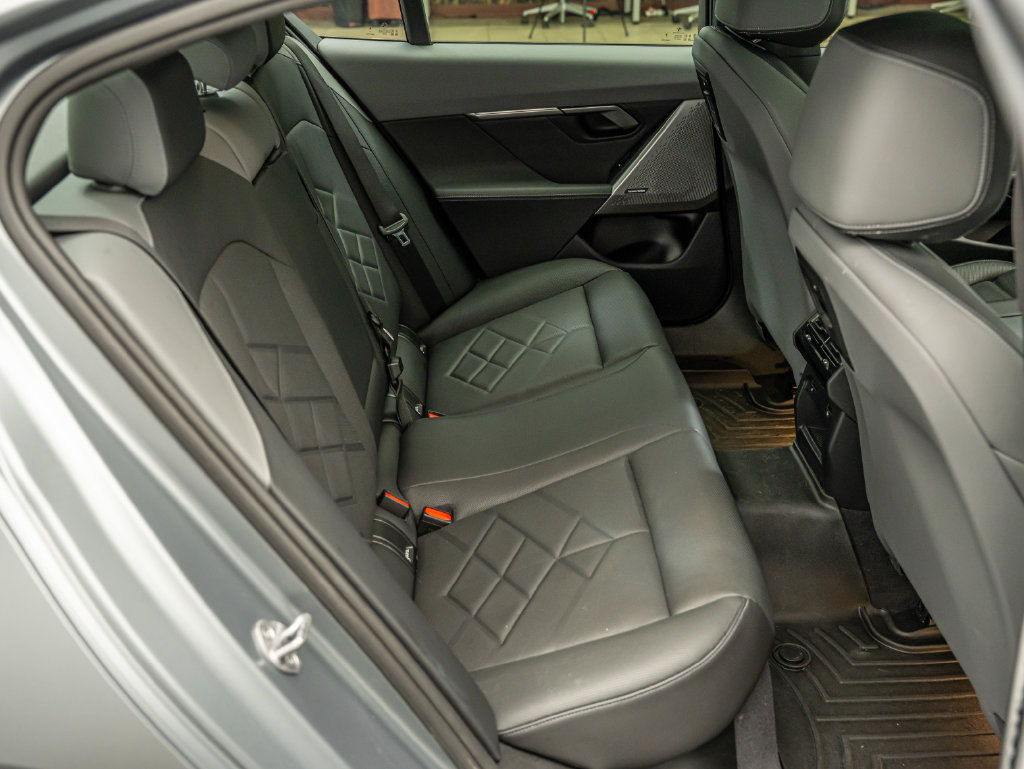 Used 2024 BMW i5 eDrive40i w/ M Sport Package RWD image 43
