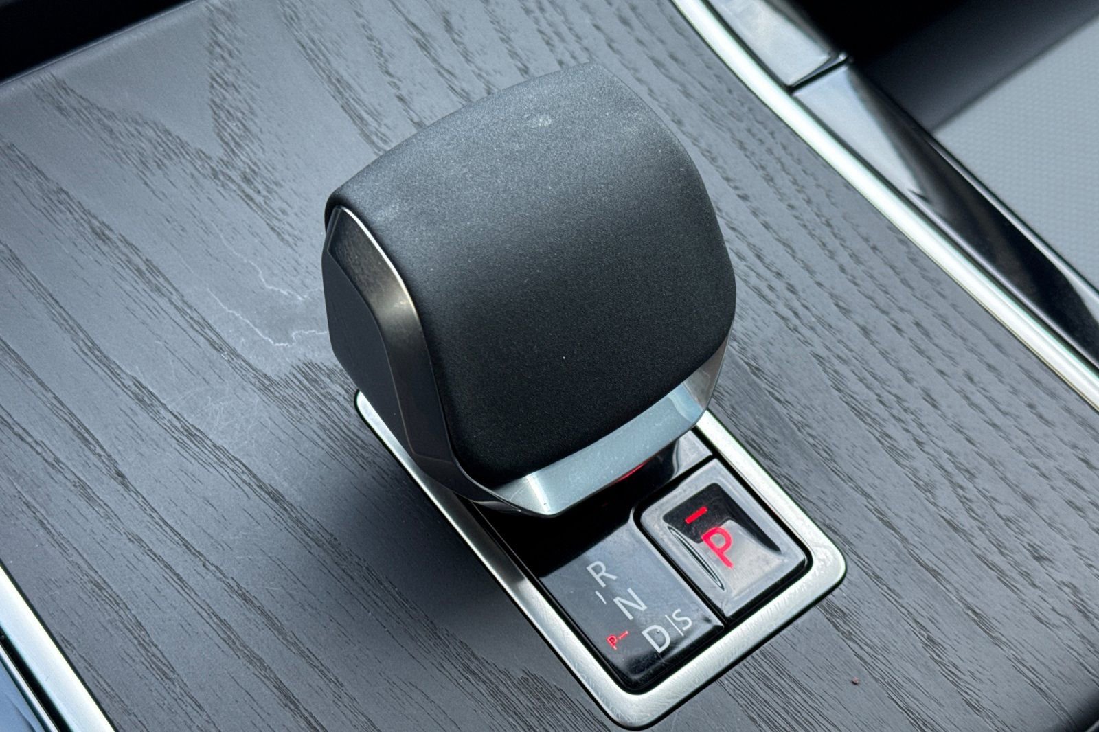 Used 2025 Land Rover Range Rover Velar Dynamic SE image 25