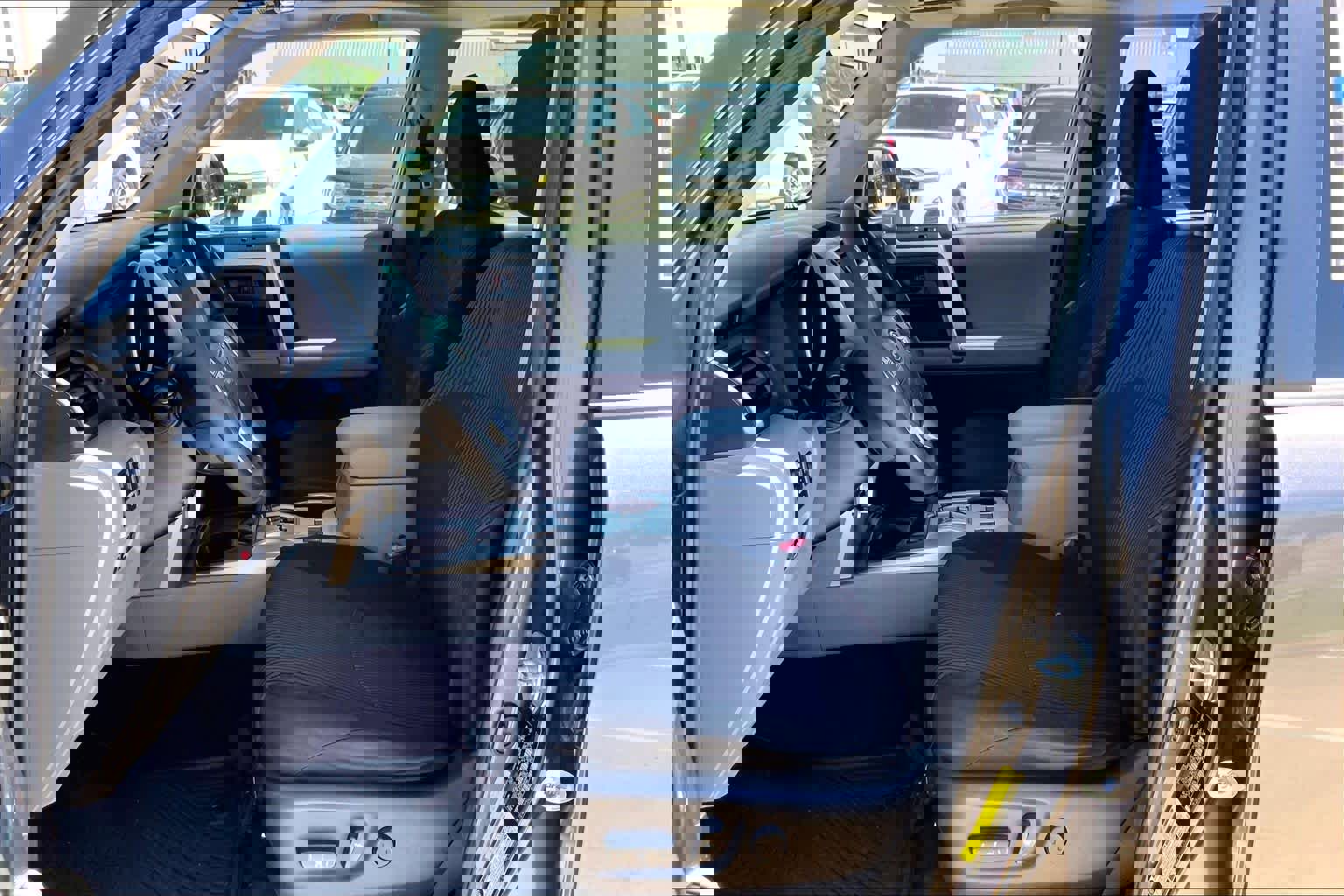 Used 2013 Toyota 4Runner SR5 w/ Convenience Pkg image 8