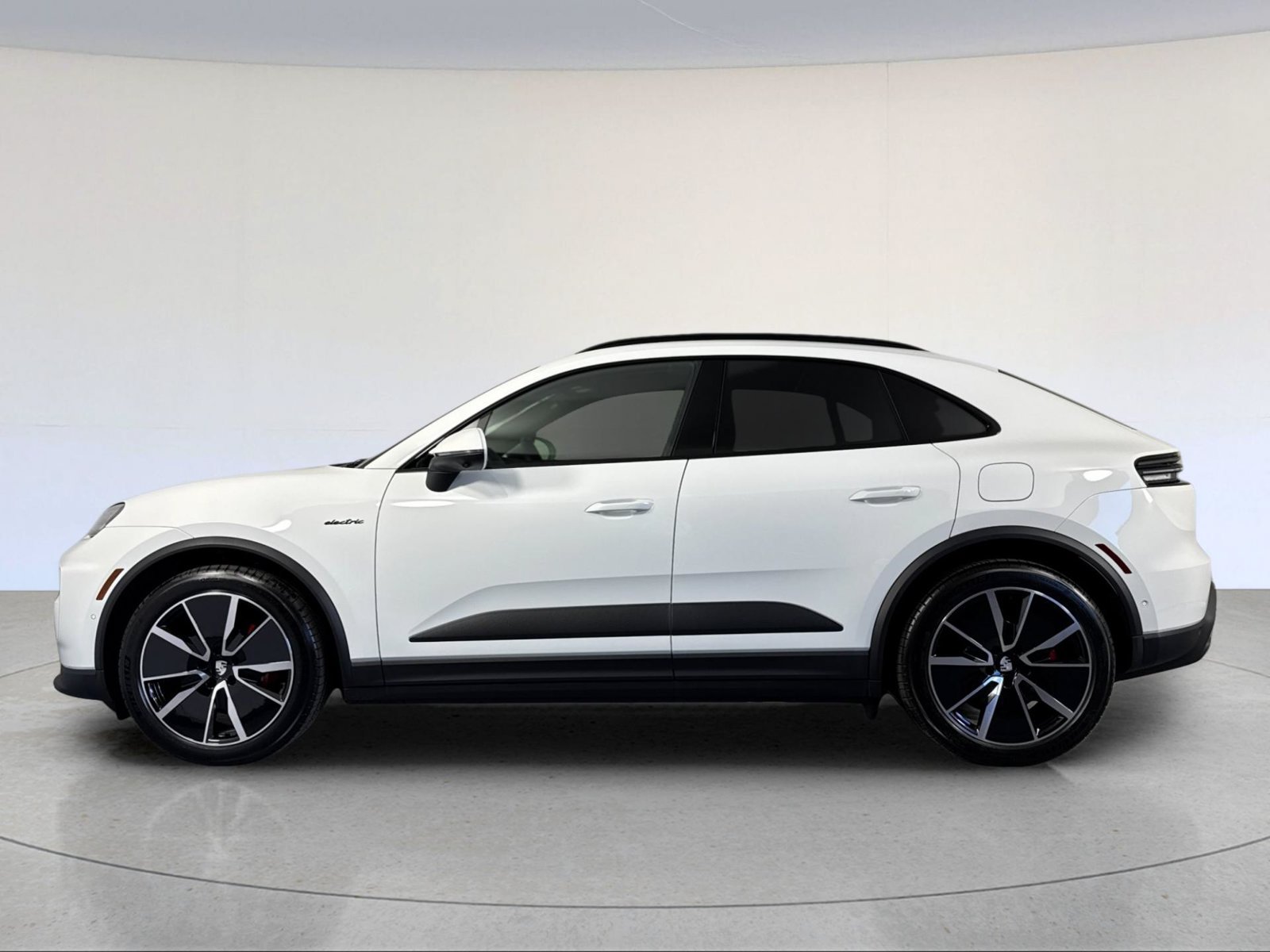 New 2026 Porsche Macan 4S Electric AWD/4WD image 2