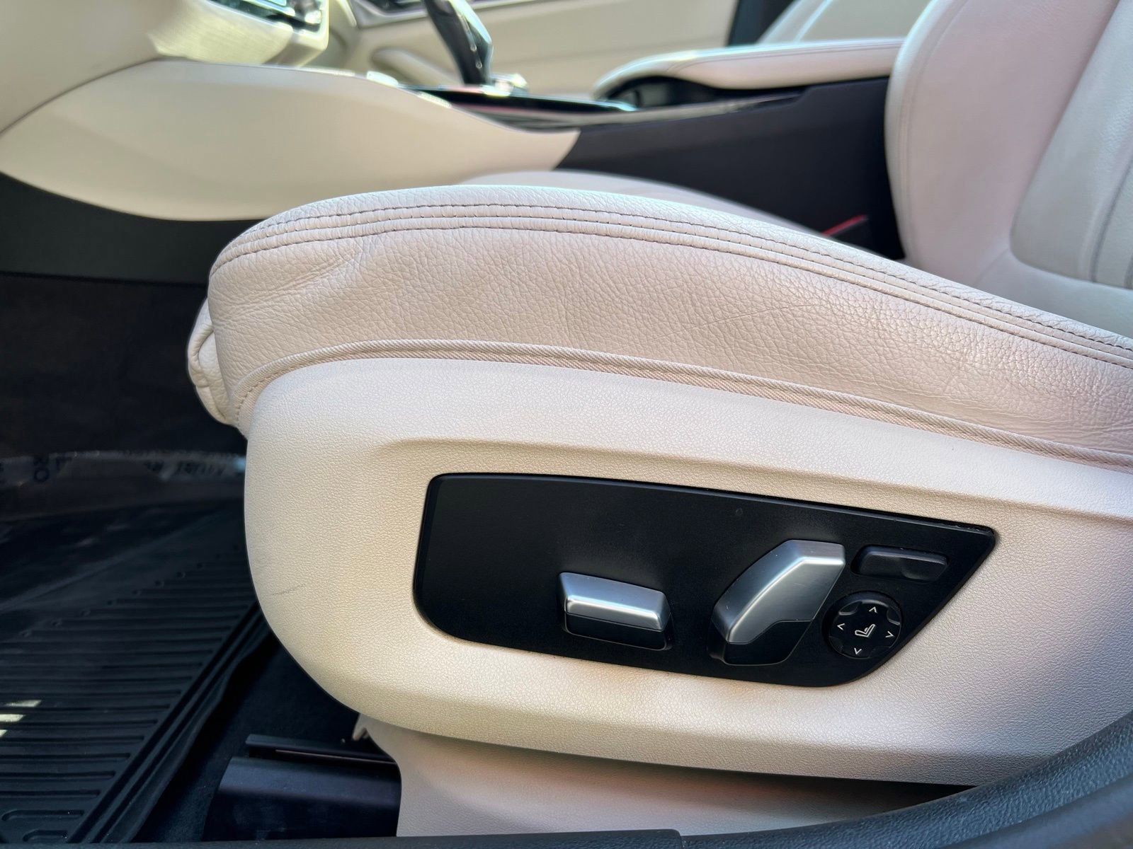 Used 2018 BMW 530e RWD image 26