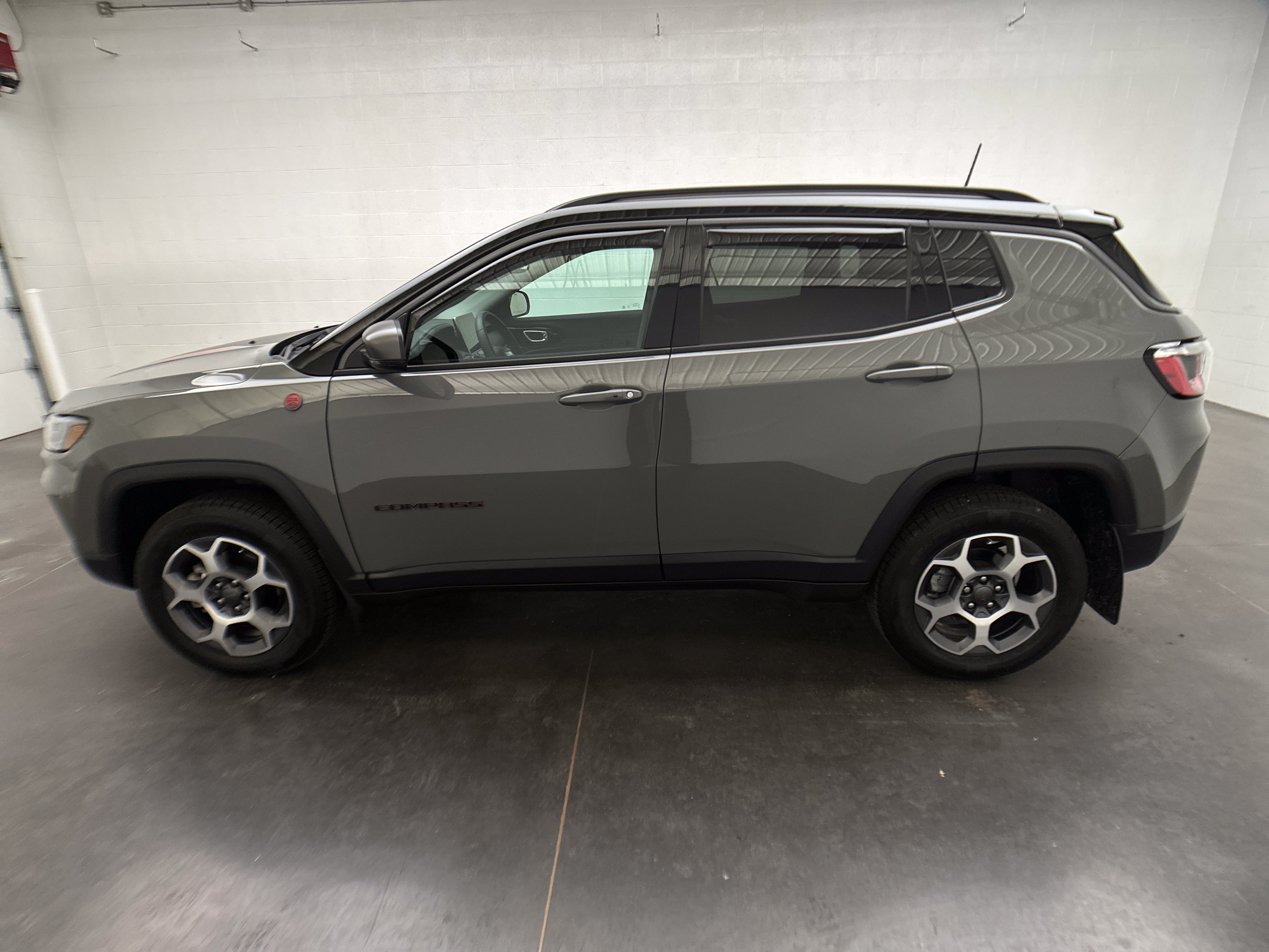 Used 2022 Jeep Compass Trailhawk AWD/4WD image 6