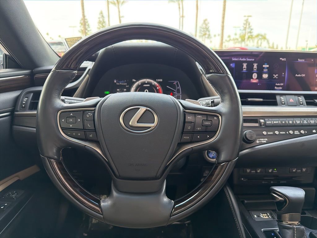 Used 2019 Lexus ES 300h w/ Premium Package image 18