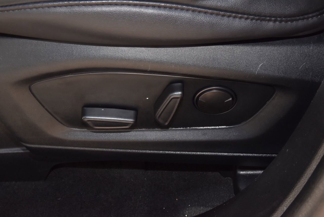 Used 2023 Ford Explorer XLT w/ Equipment Group 202A AWD/4WD image 36