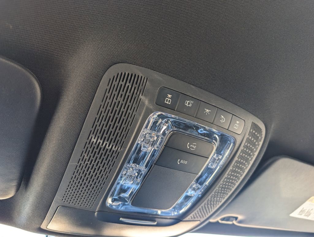 Used 2020 Mercedes-Benz GLB 250 4MATIC w/ Premium Package image 30