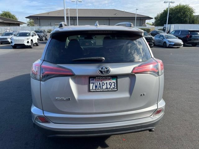 Used 2017 Toyota RAV4 LE FWD image 4