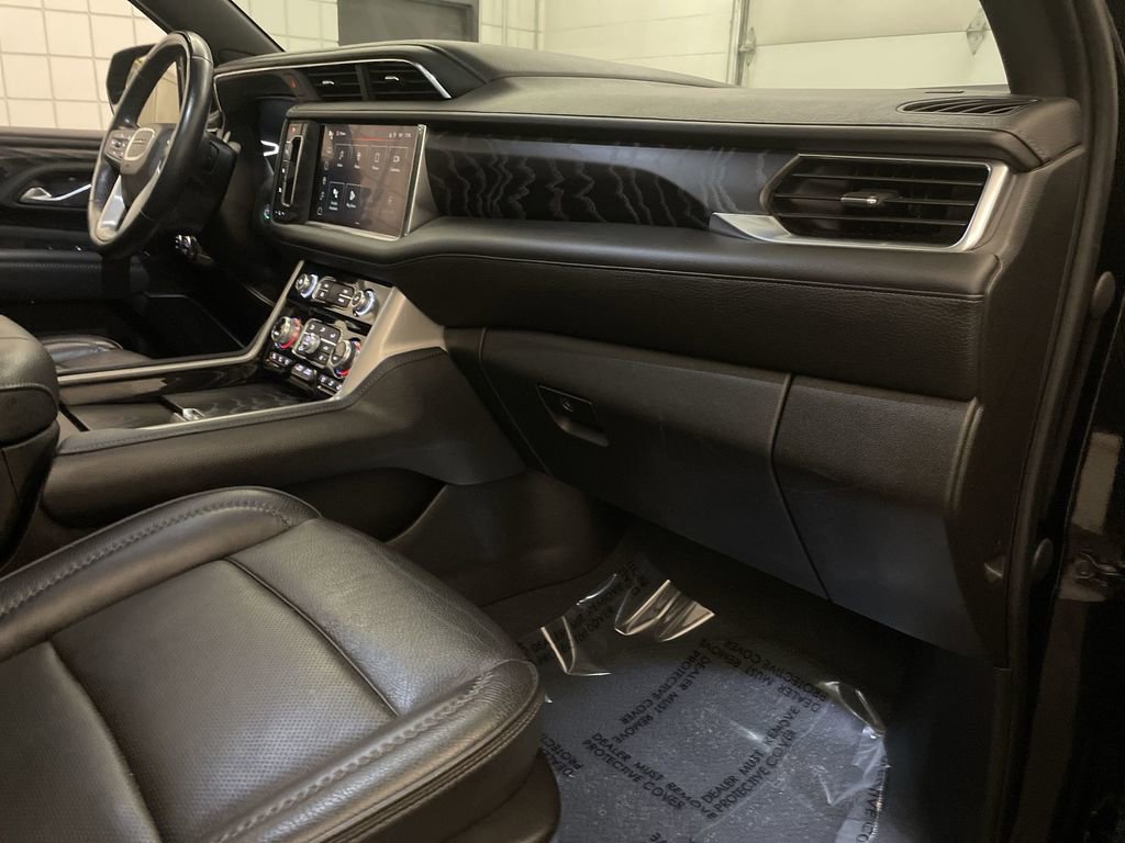 Used 2023 GMC Yukon Denali w/ Advanced Technology Package AWD/4WD image 24