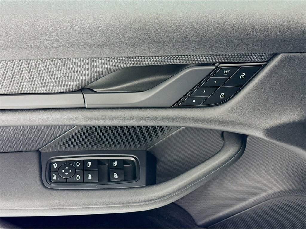Used 2024 Porsche Taycan image 11