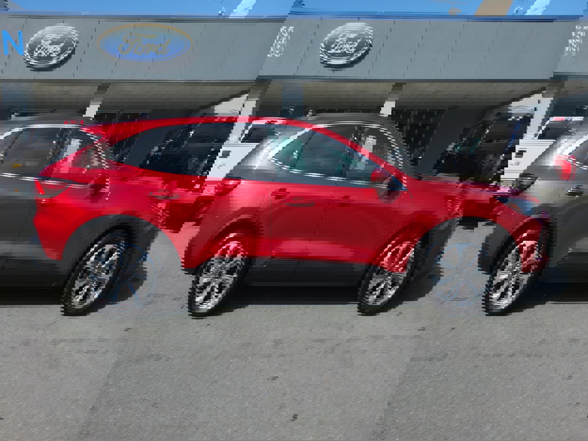 Used 2025 Ford Escape Platinum image 2