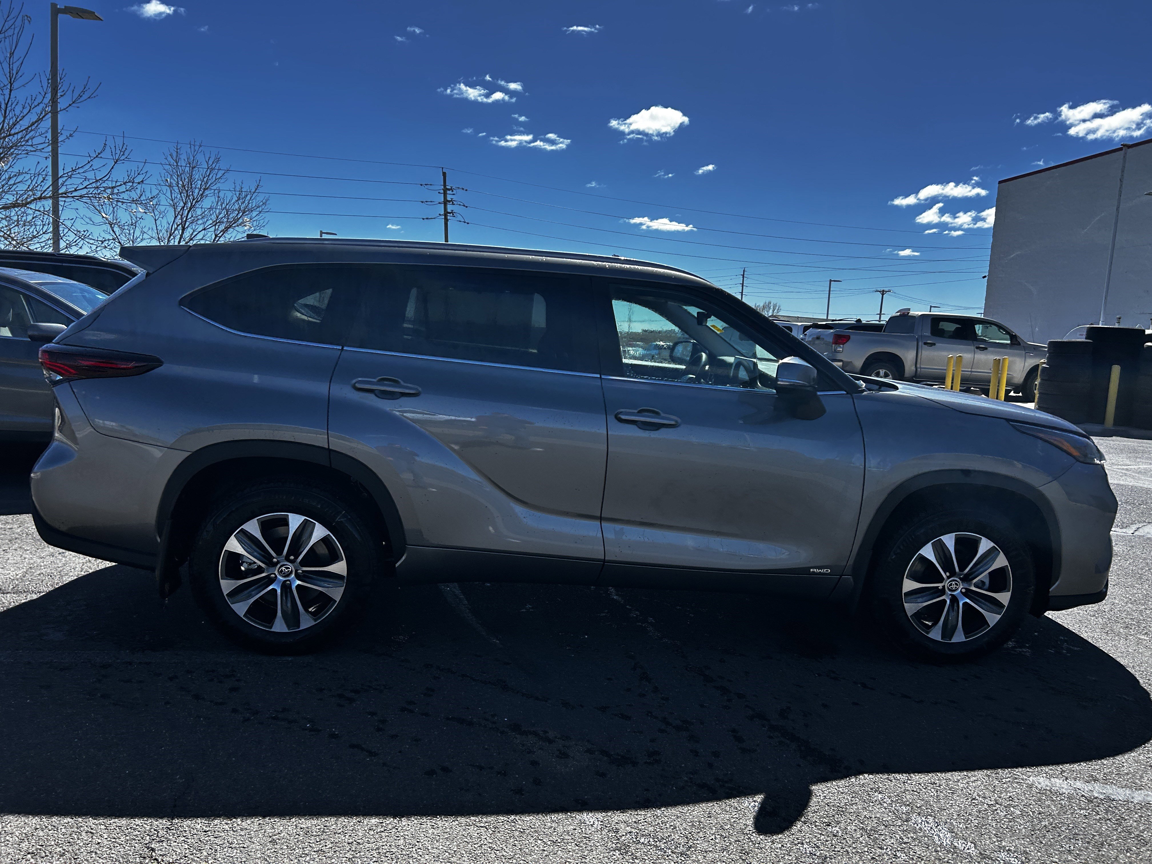 Used 2026 Toyota Highlander XLE image 6