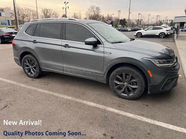 Used 2022 Volkswagen Tiguan SE w/ Panoramic Sunroof Package
