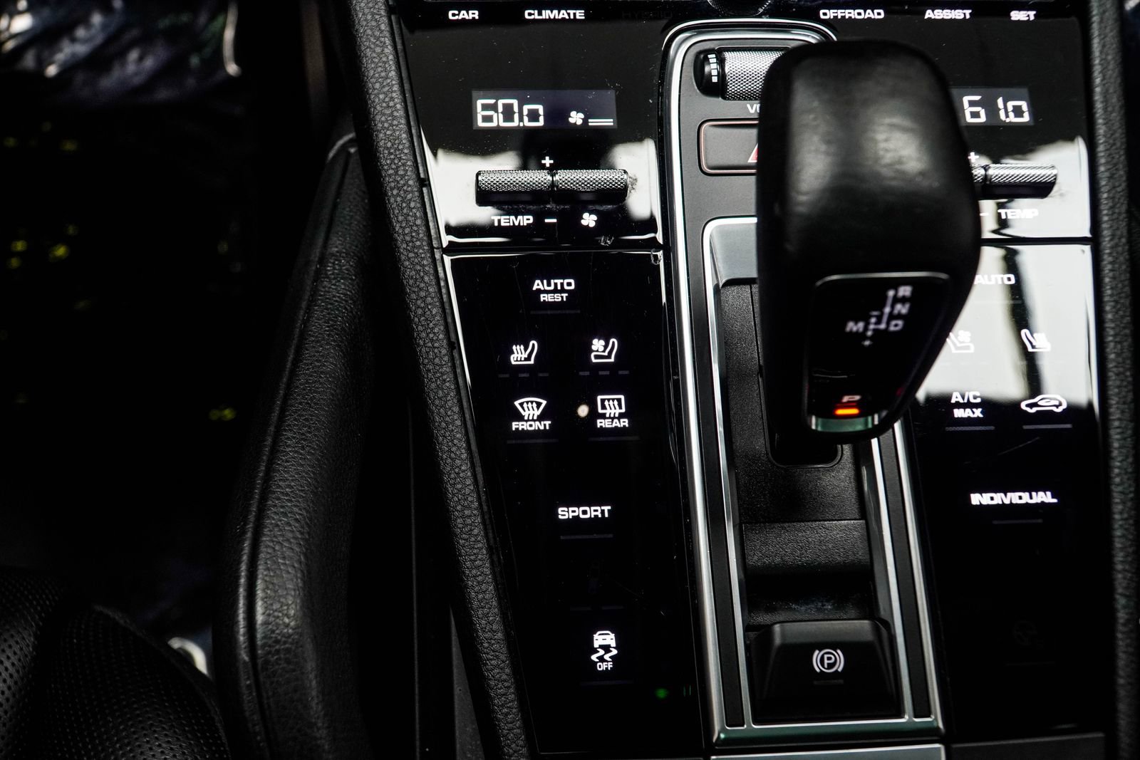 Used 2023 Porsche Cayenne Platinum Edition image 22