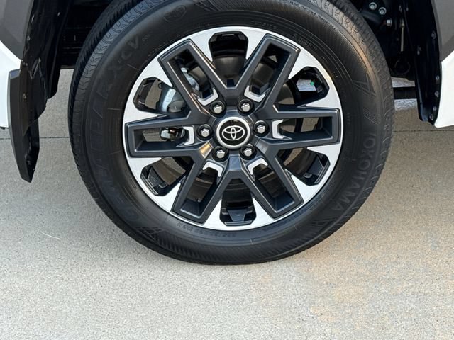 Used 2024 Toyota Tundra Limited AWD/4WD image 11