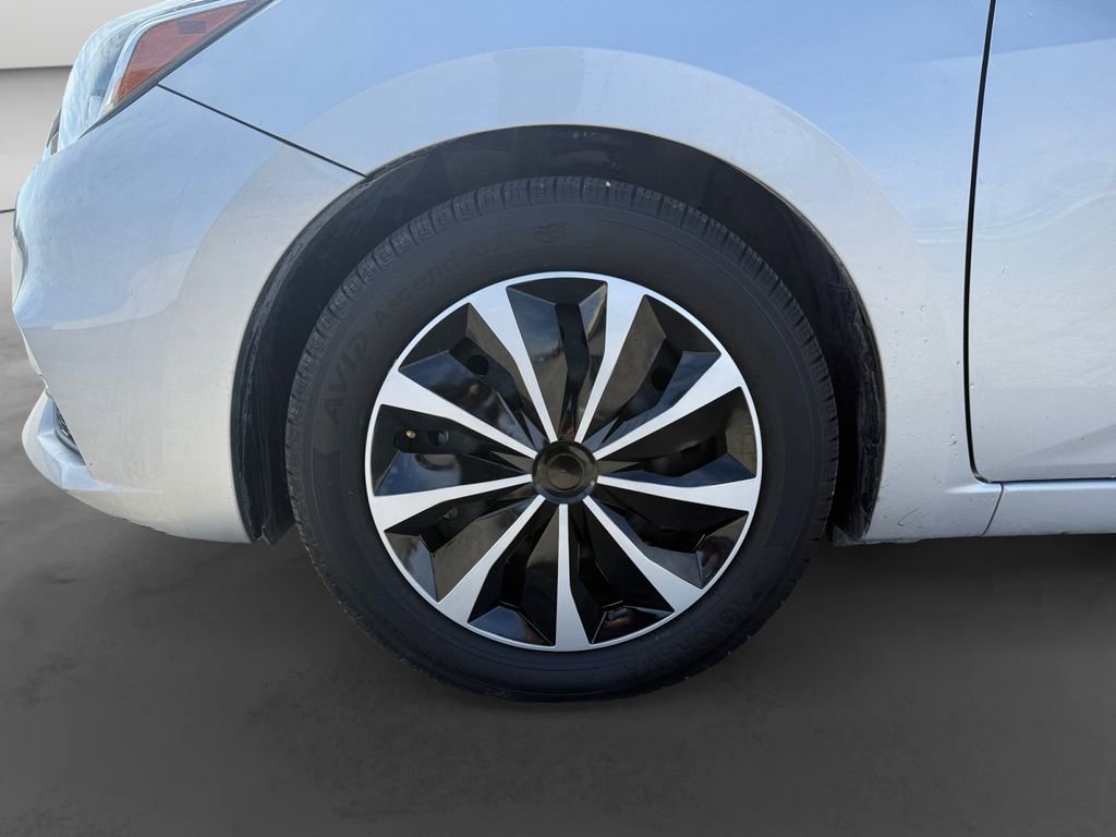 Used 2021 Nissan Versa SV image 9