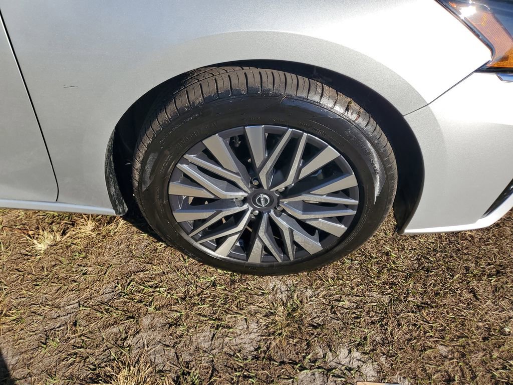 Used 2024 Nissan Altima 2.5 SV image 6