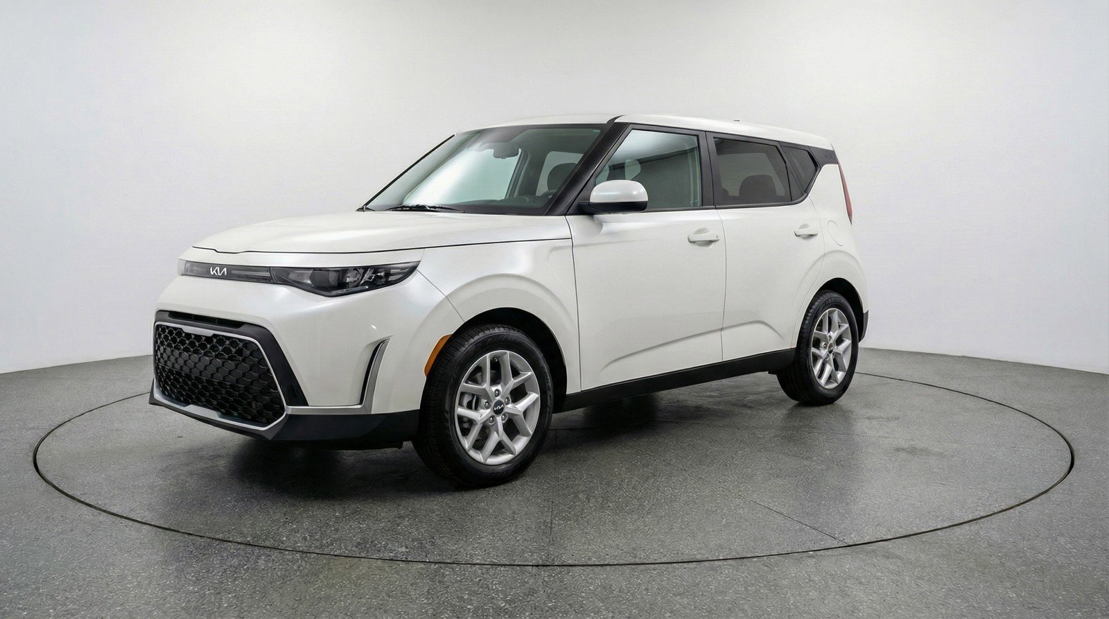 Used 2025 Kia Soul LX w/ LX Technology Package FWD image 3