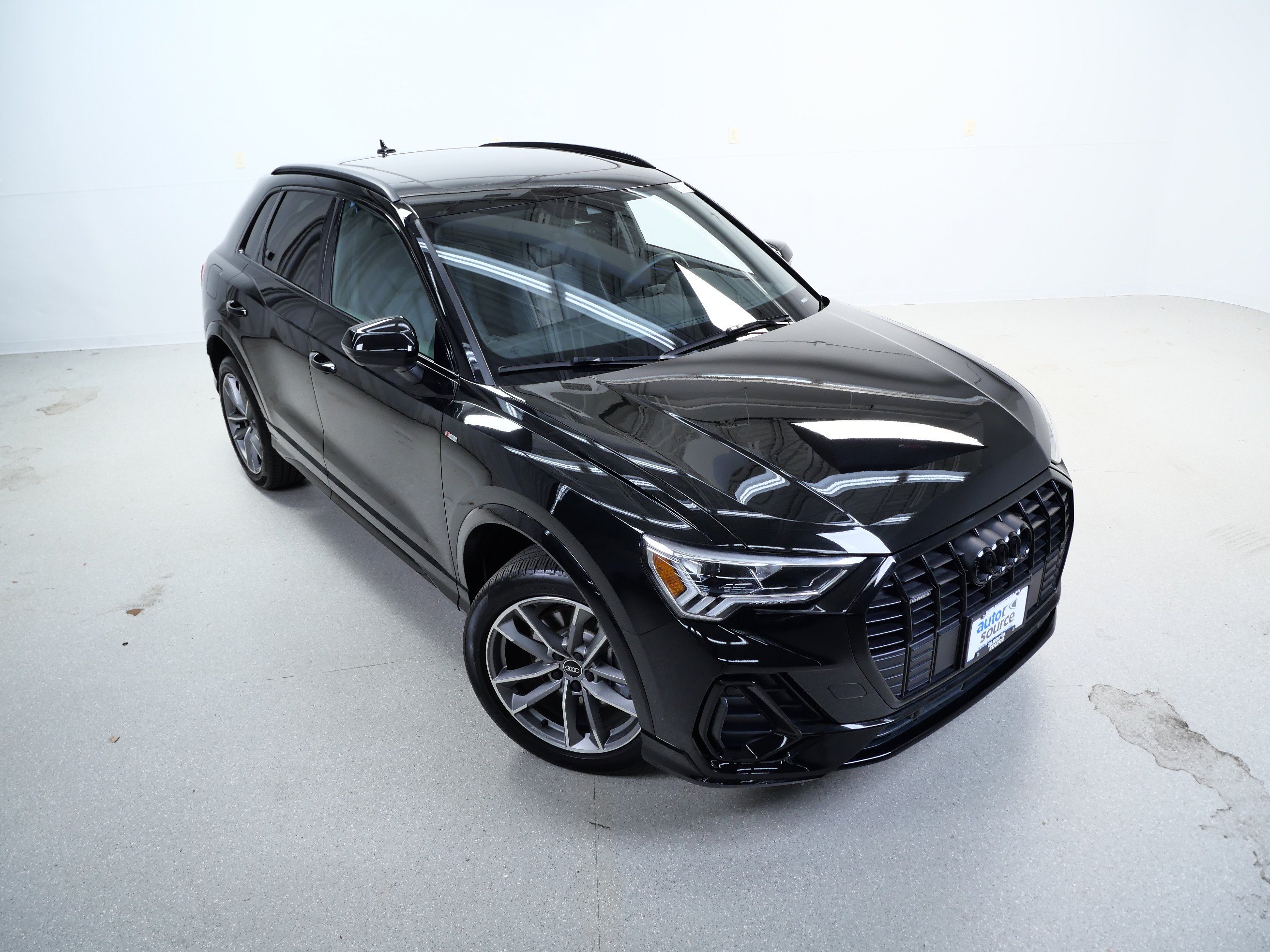 Used 2023 Audi Q3 2.0T Premium Plus w/ Premium Plus Package AWD/4WD image 4
