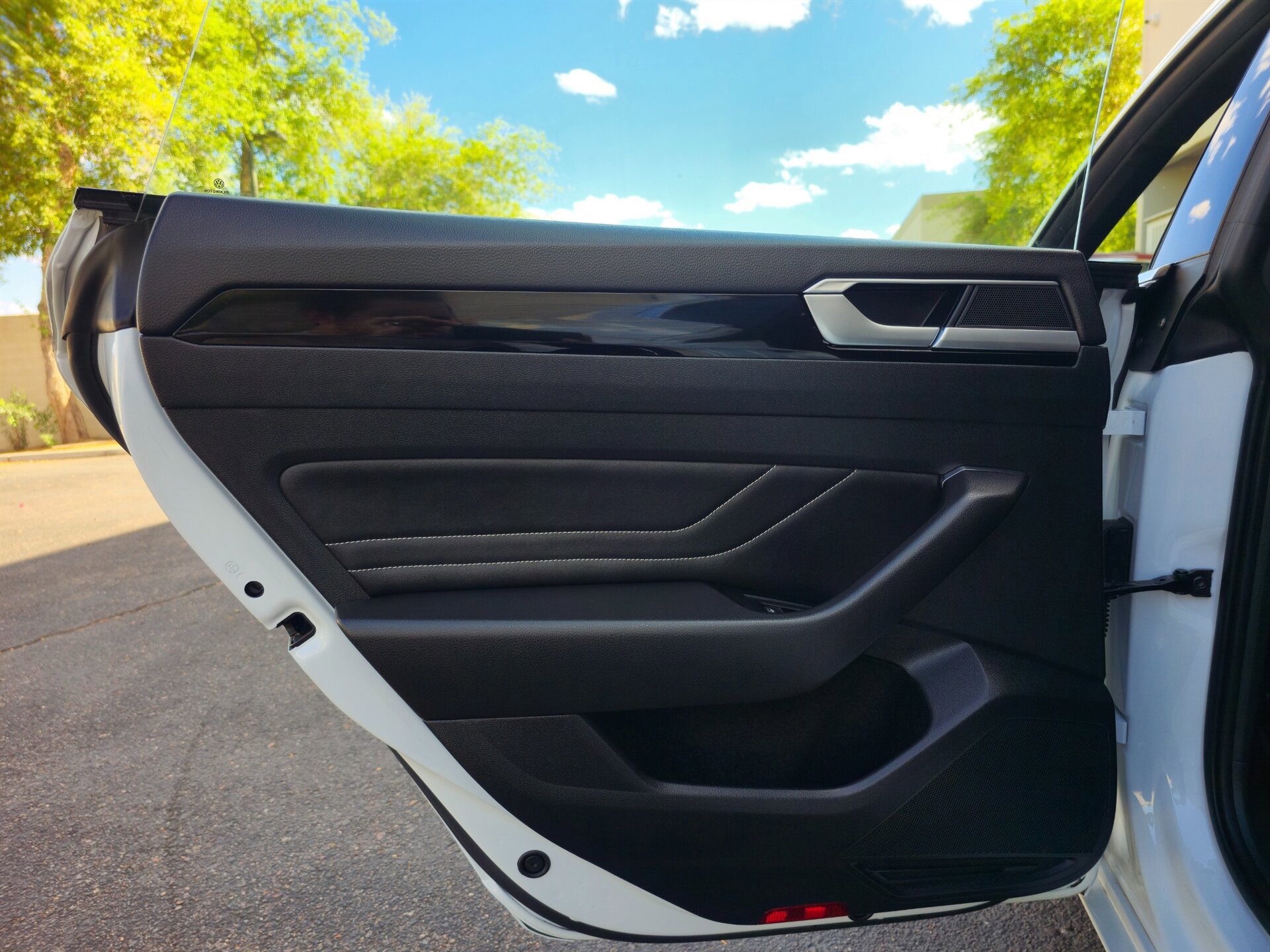 Used 2022 Volkswagen Arteon SE image 29