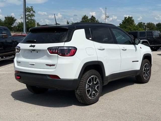 Used 2024 Jeep Compass Trailhawk image 3