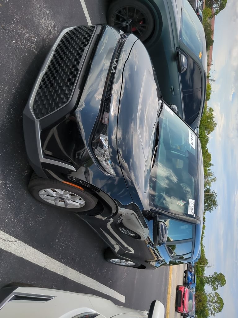 Certified 2025 Kia Soul LX w/ LX Technology Package FWD image 3