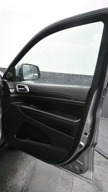 Used 2019 Jeep Grand Cherokee Laredo AWD/4WD image 9