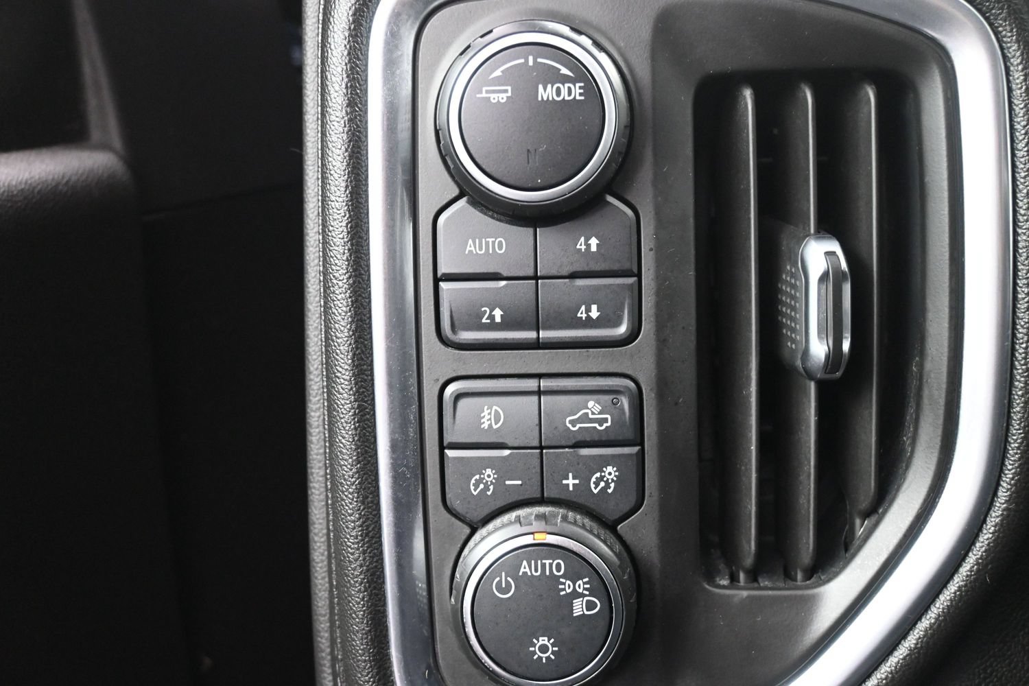 Used 2020 Chevrolet Silverado 1500 LT Trail Boss AWD/4WD image 25