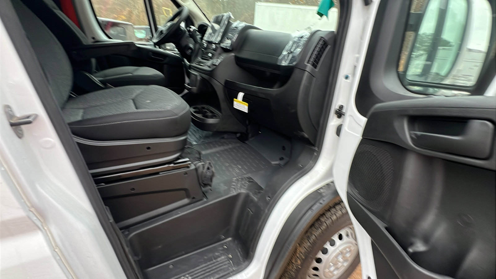Used 2025 RAM ProMaster 2500 w/ Premium Convenience Group image 18