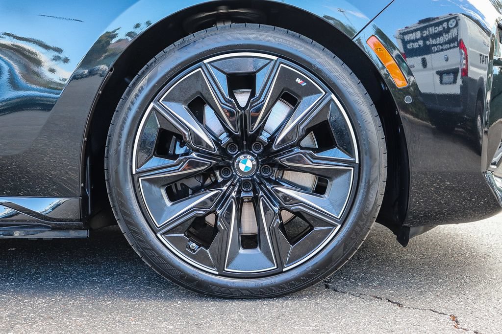 Used 2026 BMW 750e xDrive AWD/4WD image 9