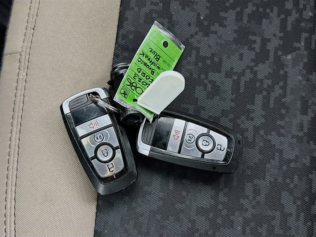 Used 2023 Ford Bronco Wildtrak image 36