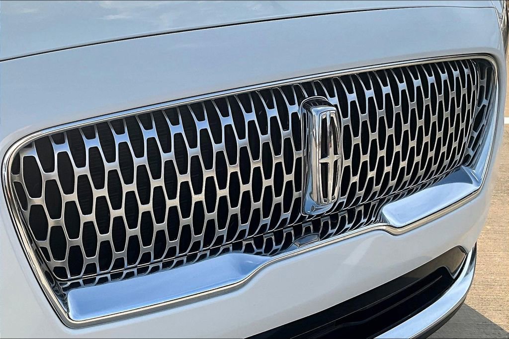 Used 2021 Lincoln Nautilus Reserve w/ Cargo Utility Package image 37