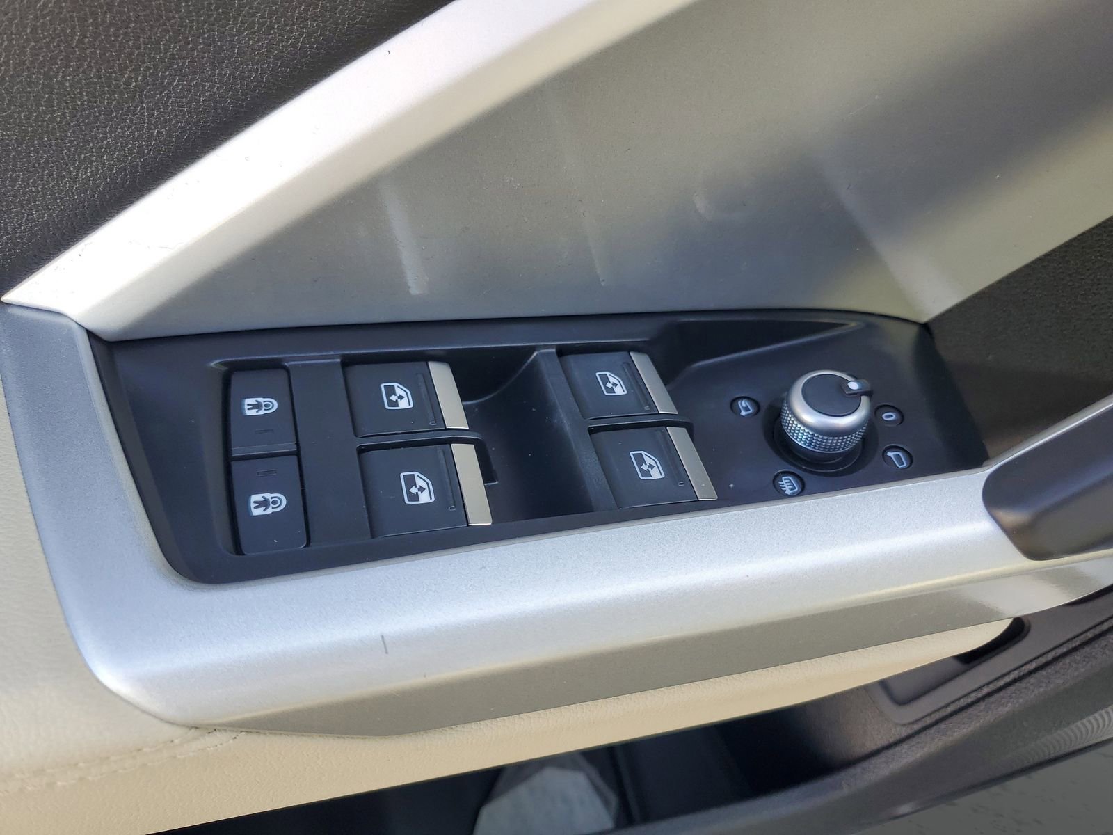 Used 2023 Audi Q3 2.0T Premium Plus w/ Premium Plus Package image 21