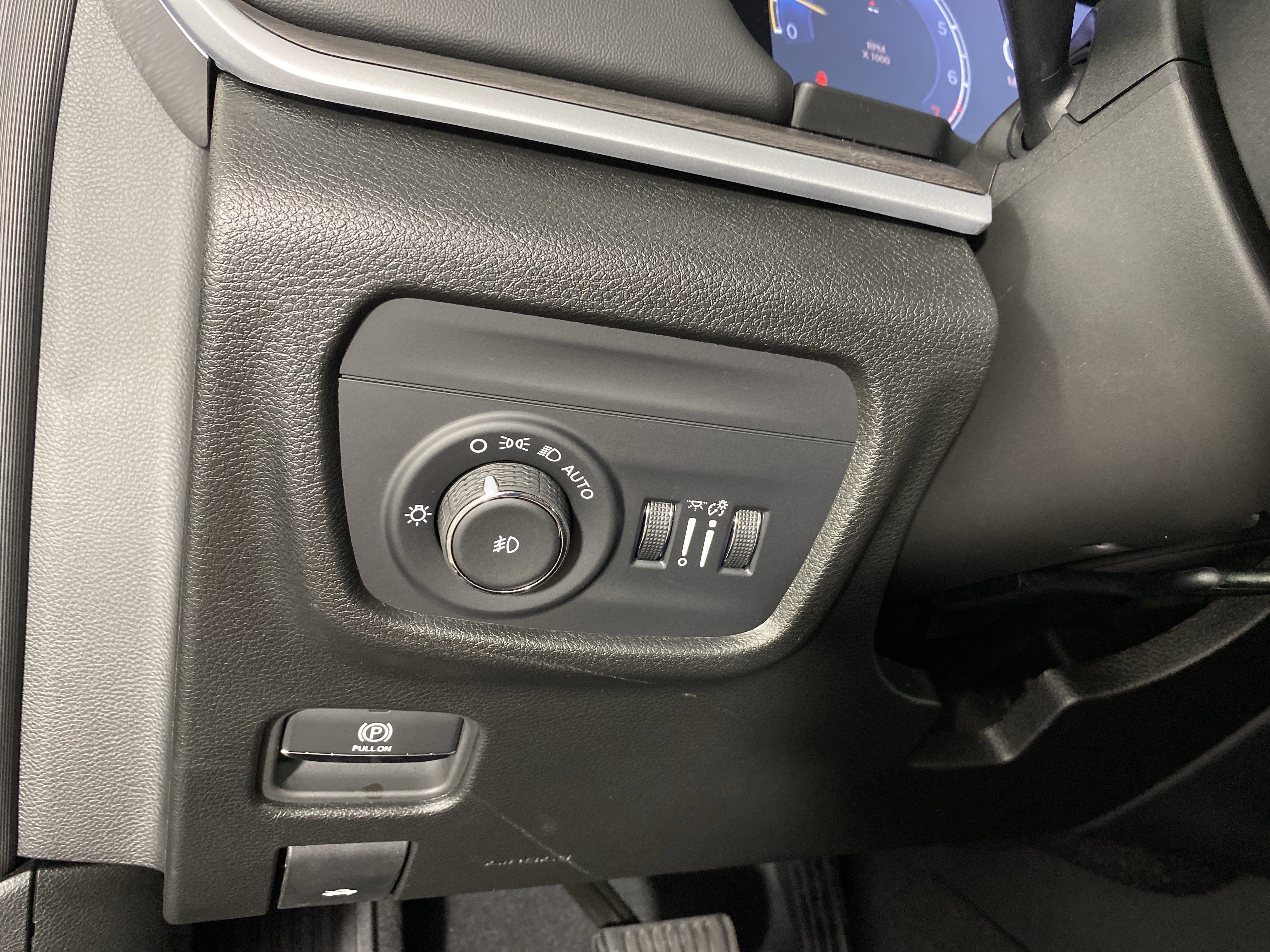 New 2025 Jeep Grand Cherokee L Limited w/ Black Appearance Package image 36