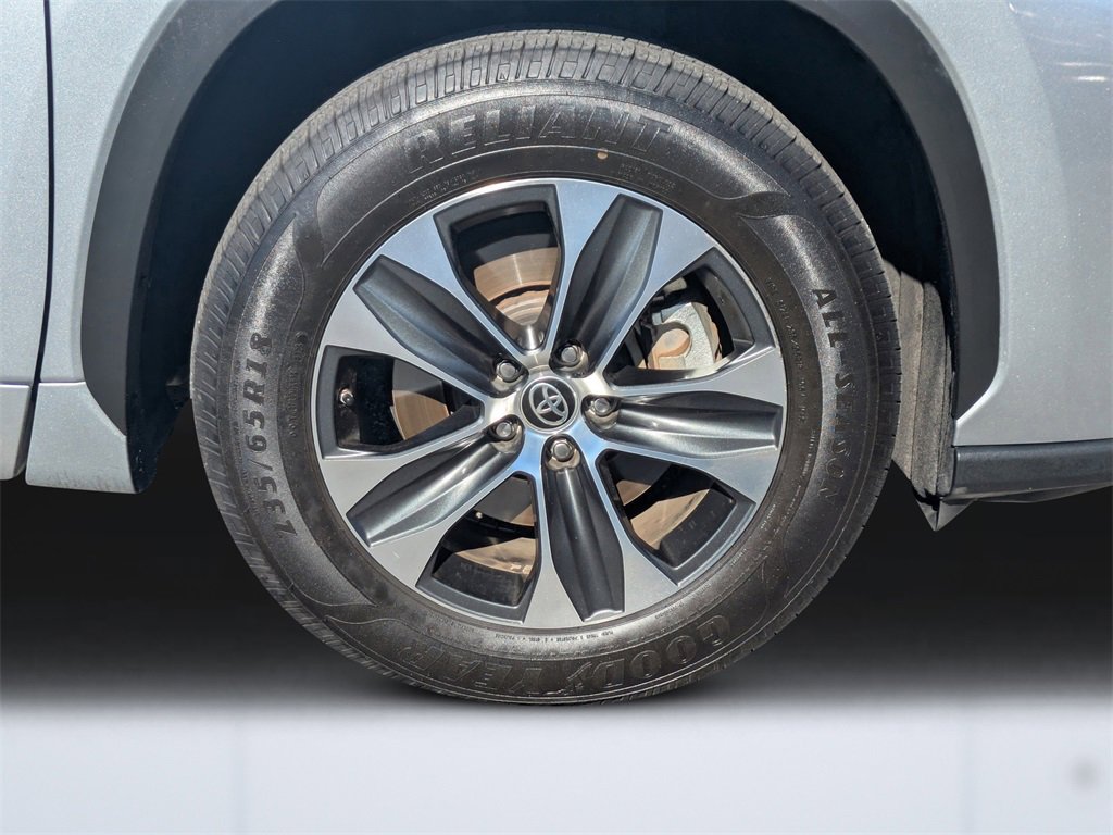 Used 2021 Toyota Highlander XLE image 11