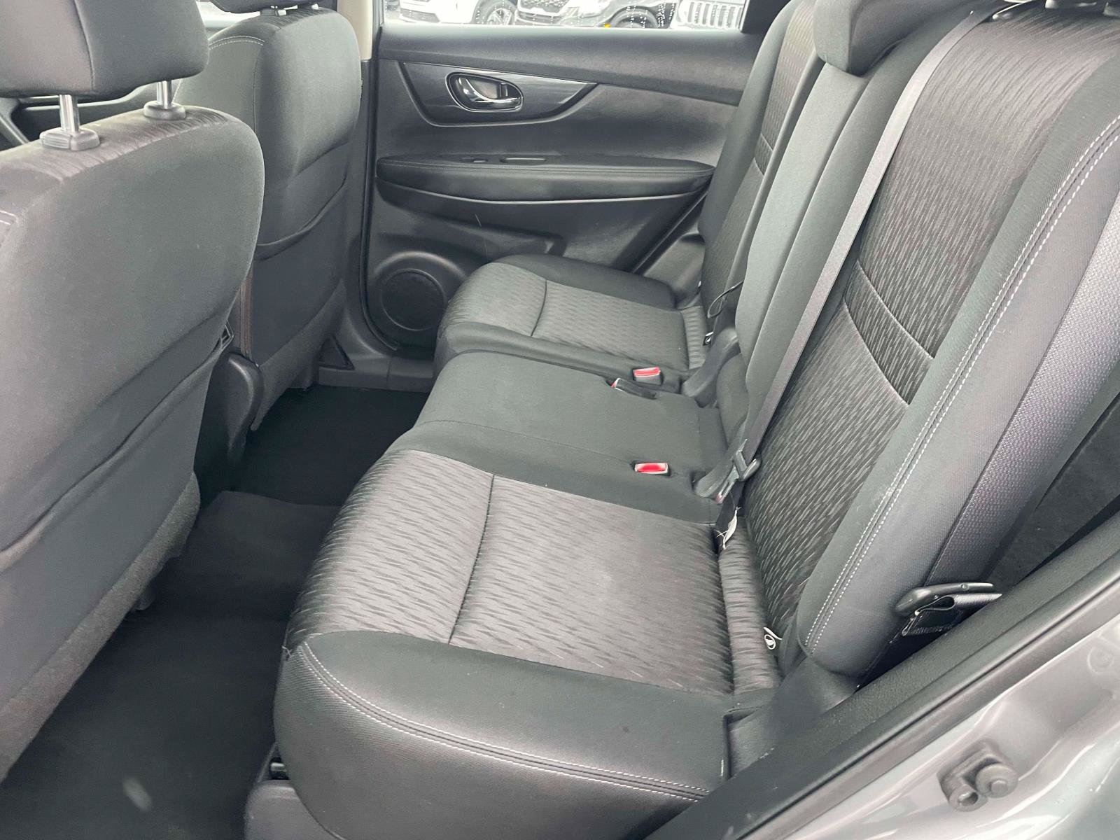 Used 2018 Nissan Rogue S AWD/4WD image 6