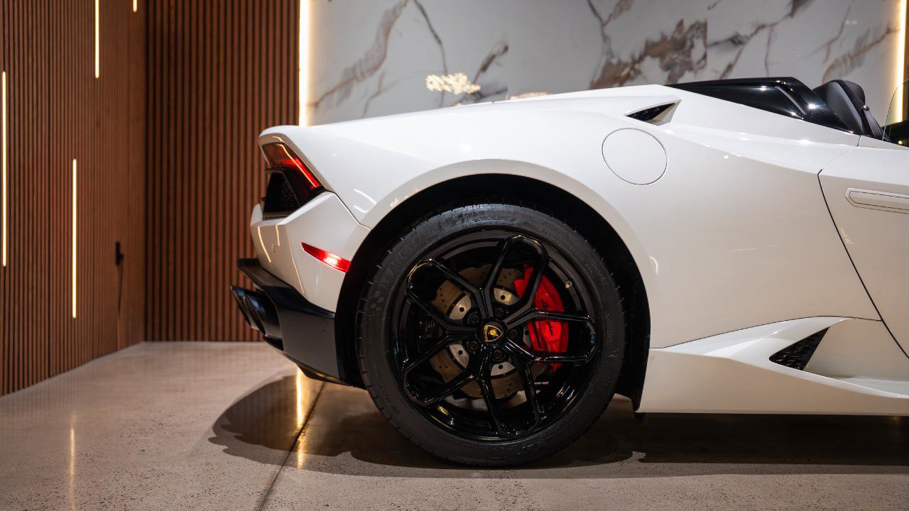 Used 2017 Lamborghini Huracan LP 580-2 RWD image 40