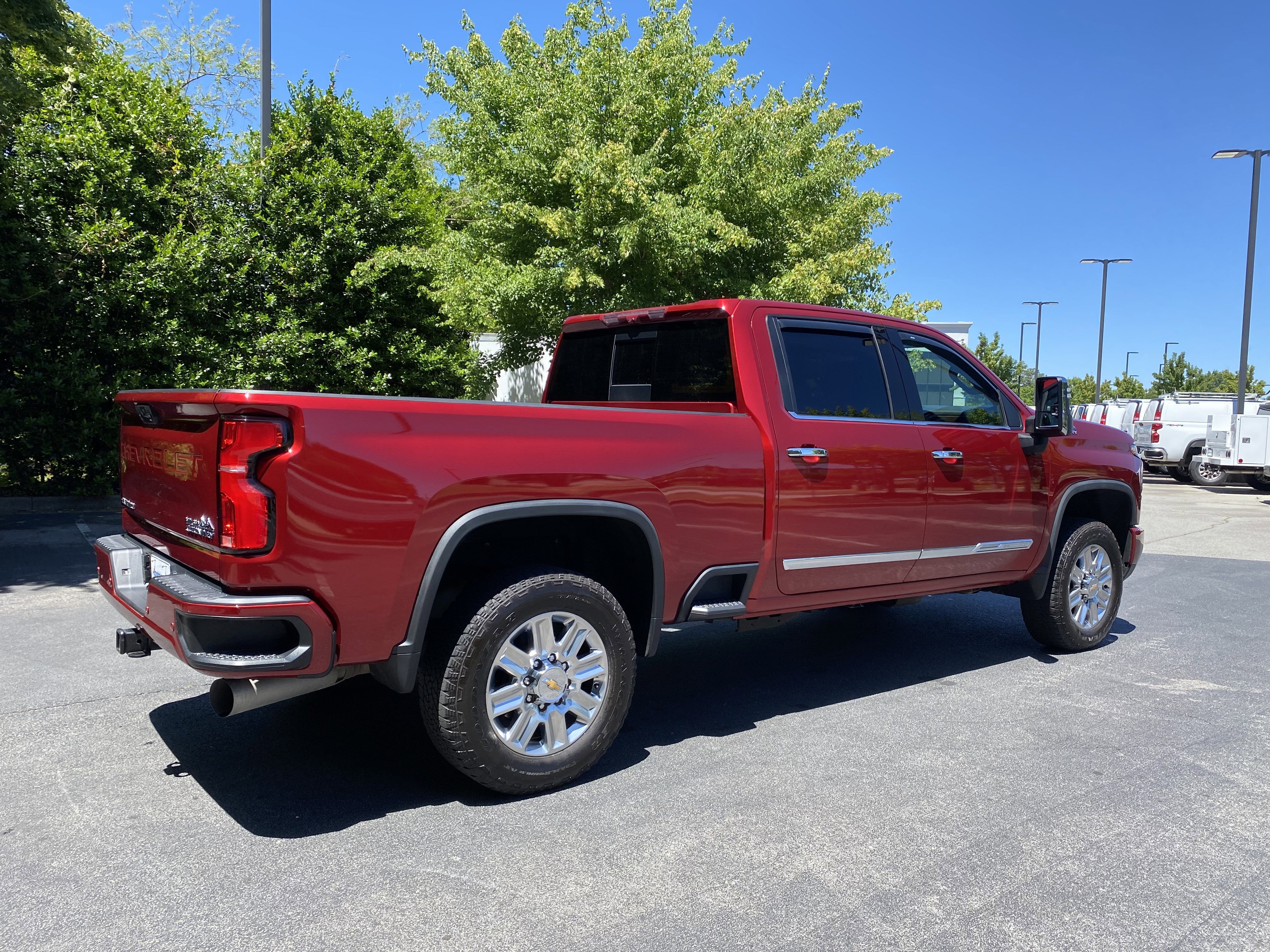 Used 2024 Chevrolet Silverado 2500 High Country w/ Technology Package AWD/4WD image 9
