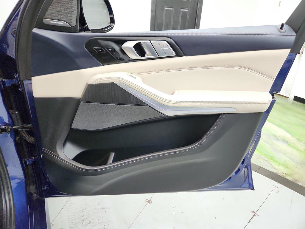 Used 2022 BMW ALPINA XB7 AWD/4WD image 29