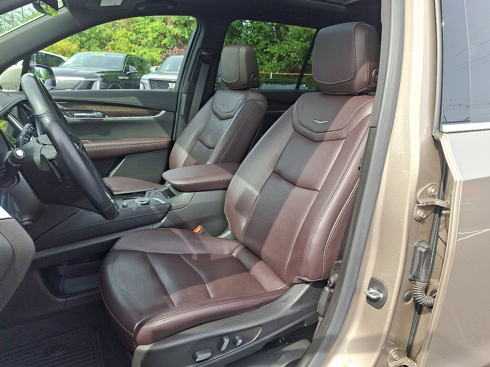 Used 2022 Cadillac XT6 Premium Luxury image 16