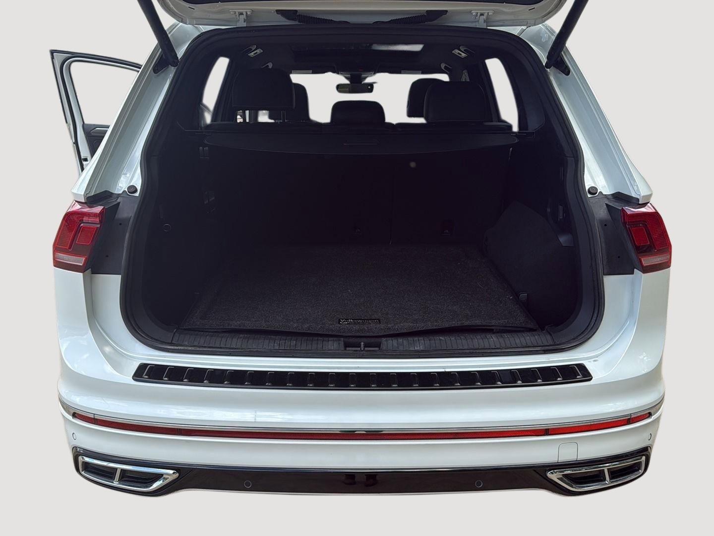 Used 2024 Volkswagen Tiguan SEL R-Line w/ MDO Package, Two-Row image 27