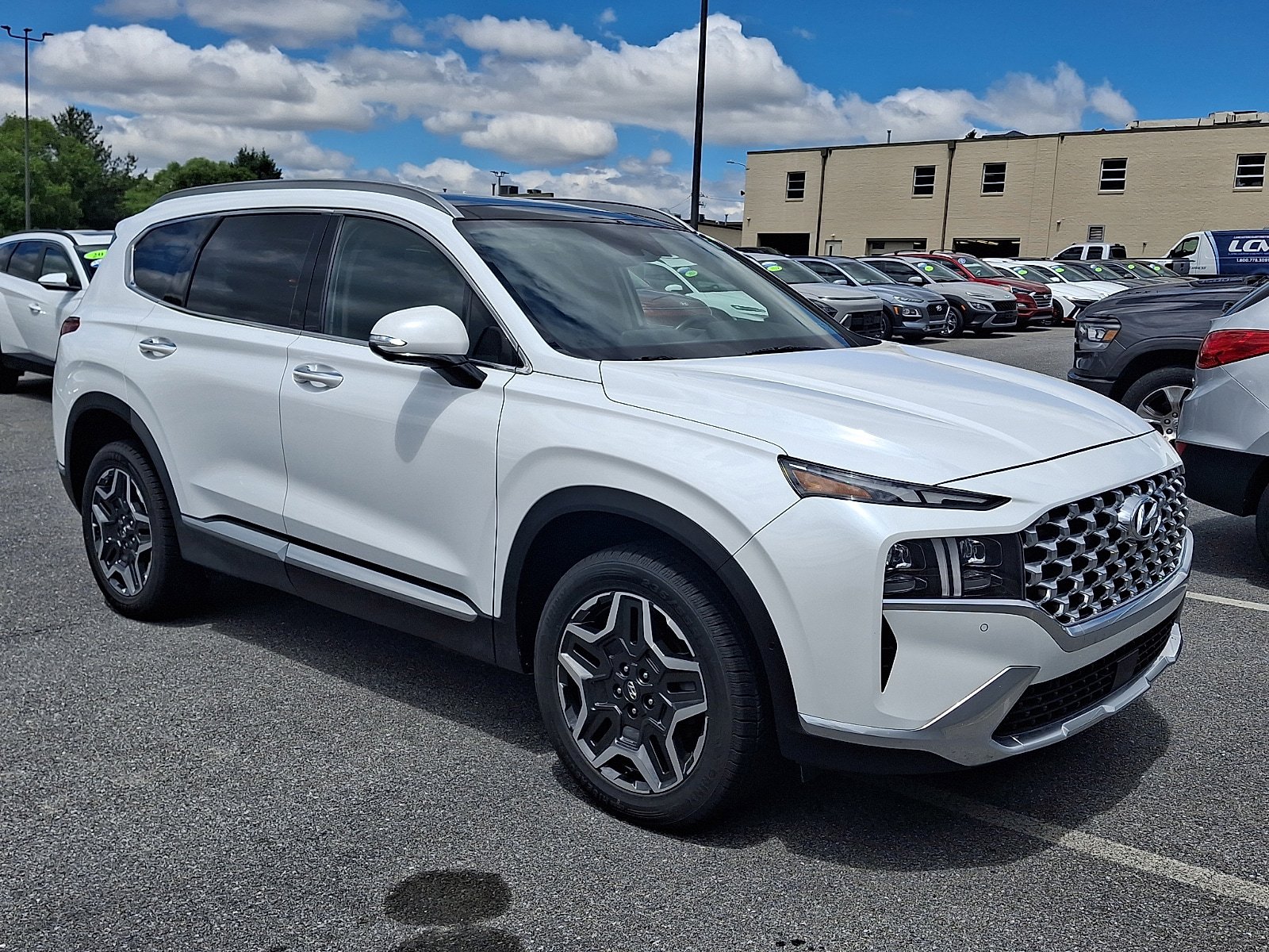 Used 2021 Hyundai Santa Fe Limited w/ Cargo Package AWD/4WD image 3