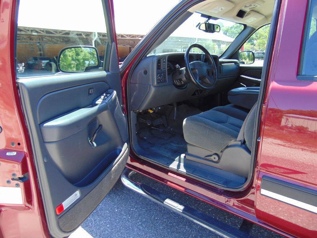 Used 2005 Chevrolet Silverado 1500 LS w/ Light Duty Power Package AWD/4WD image 8