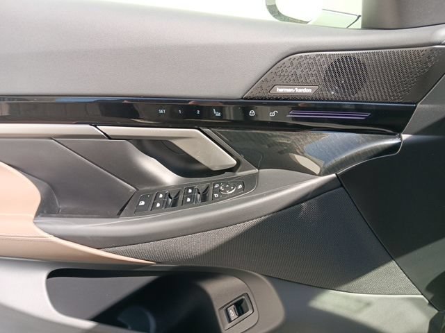 New 2025 BMW 530i xDrive w/ Premium Package AWD/4WD image 17